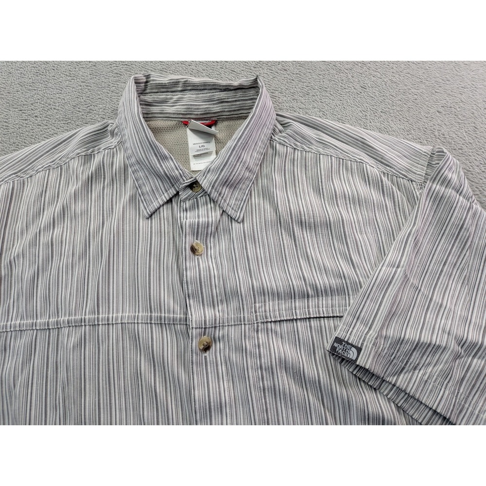 The North Face Mens Large Grey Striped Short Sleeve Button Up Shirt AXT6